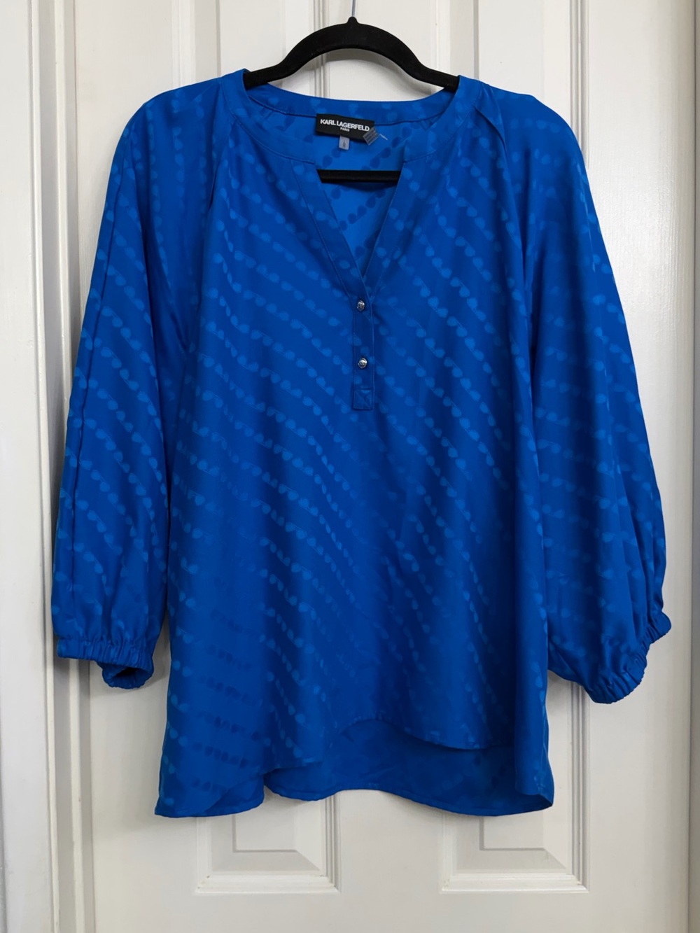 7185 Karl Lagerfeld Cobalt Blue V-Neck Button Pullover Blouse Size L